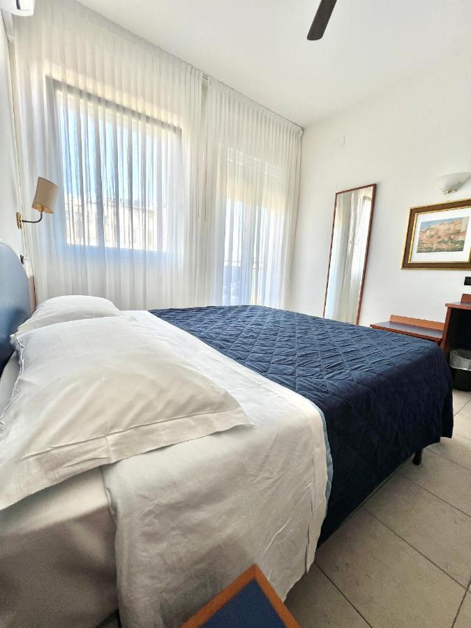 Hotel B&B Montecarlo Milano Marittima Extérieur photo
