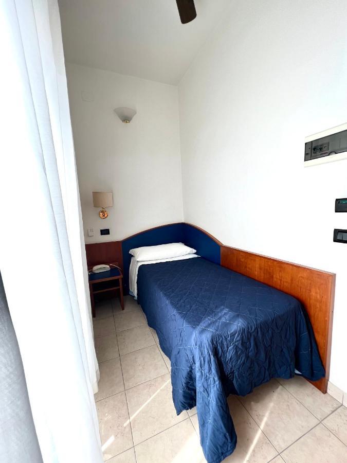 Hotel B&B Montecarlo Milano Marittima Extérieur photo