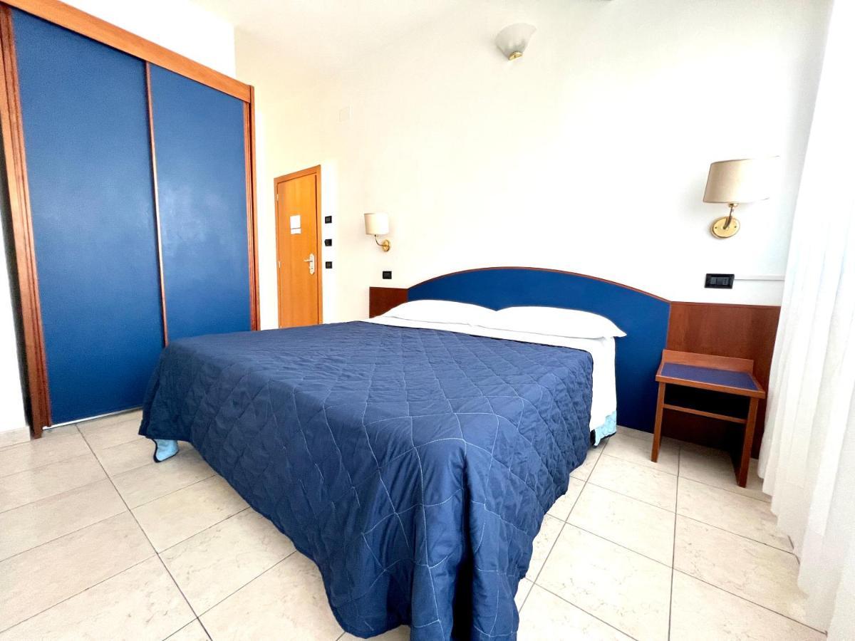 Hotel B&B Montecarlo Milano Marittima Extérieur photo