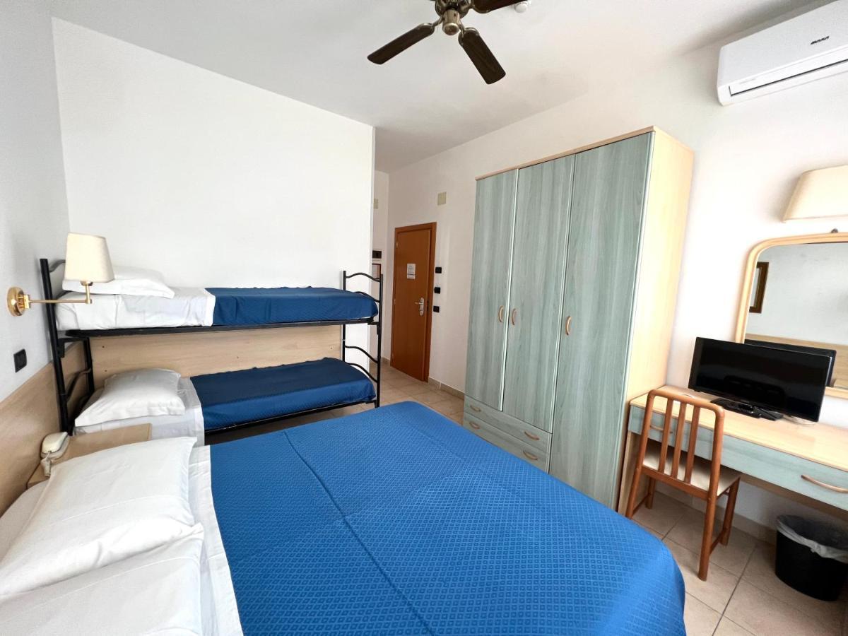 Hotel B&B Montecarlo Milano Marittima Extérieur photo