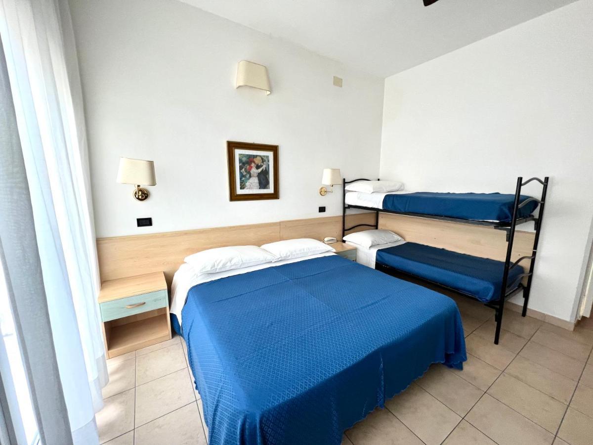 Hotel B&B Montecarlo Milano Marittima Extérieur photo