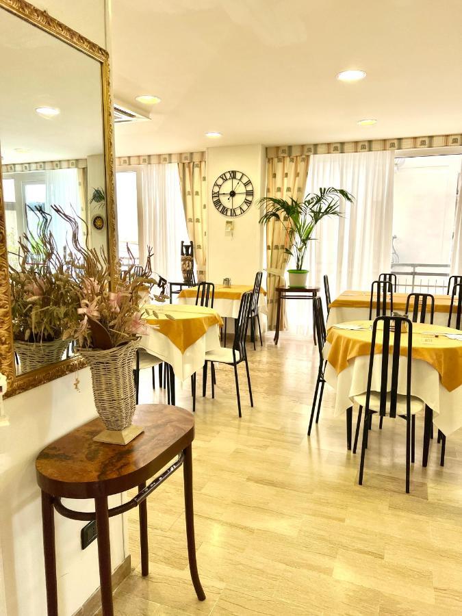 Hotel B&B Montecarlo Milano Marittima Extérieur photo