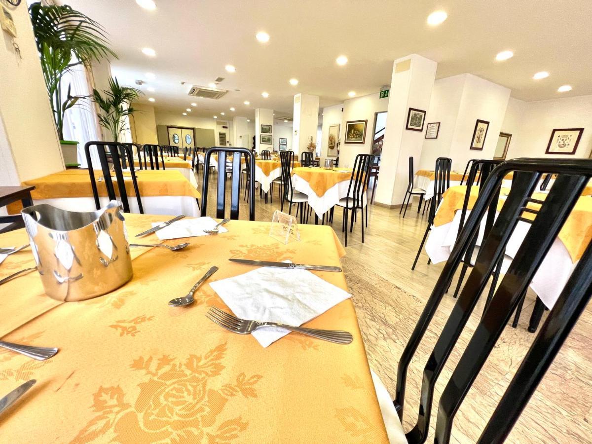 Hotel B&B Montecarlo Milano Marittima Extérieur photo